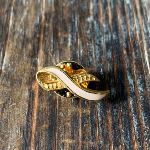 167. Avon Breast Cancer Pin w/Gold Tone & Pink - Picture 1 of 4